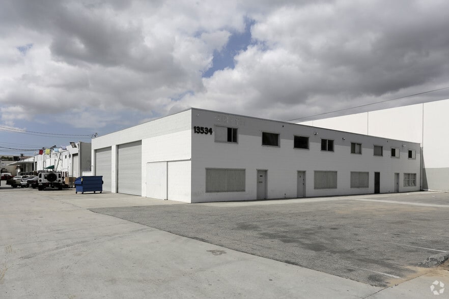 13534-13544 Imperial Hwy, Santa Fe Springs, CA for lease - Primary Photo - Image 1 of 7