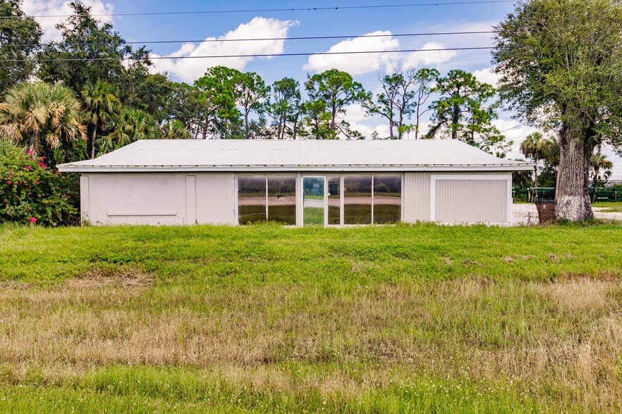 19431 Palm Beach Blvd, Alva, FL for lease - Building Photo - Image 2 of 45