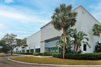1300-1380 Park Central Blvd S, Pompano Beach, FL for lease Interior Photo- Image 1 of 7