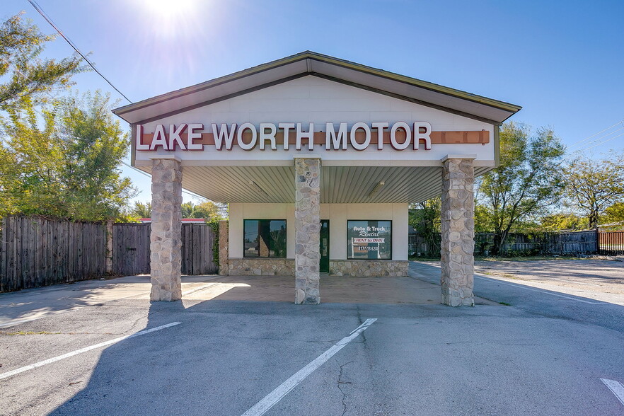 5715 Azle Ave, Fort Worth, TX for lease - Building Photo - Image 2 of 17