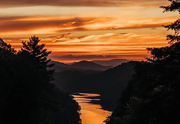 171 Lakeview Lodge Dr, Bryson City, NC à vendre - Photo du bâtiment - Image 2 de 21