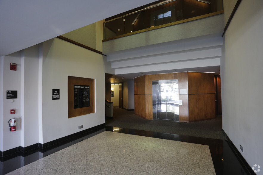 981 Corporate Center Dr, Pomona, CA for lease - Lobby - Image 3 of 3