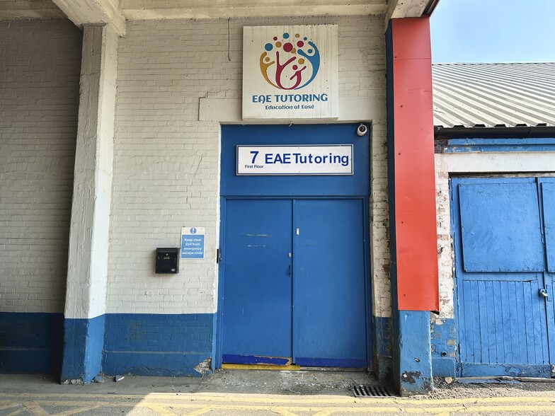 Leagrave Rd, Luton for lease - Building Photo - Image 1 of 7