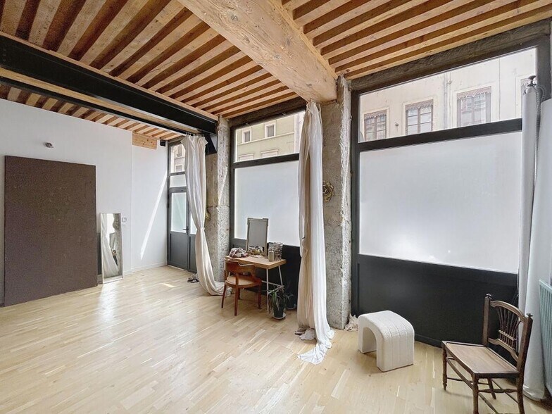 3 Grande Rue De Saint-Clair, Caluire-et-Cuire for lease - Interior Photo - Image 2 of 10