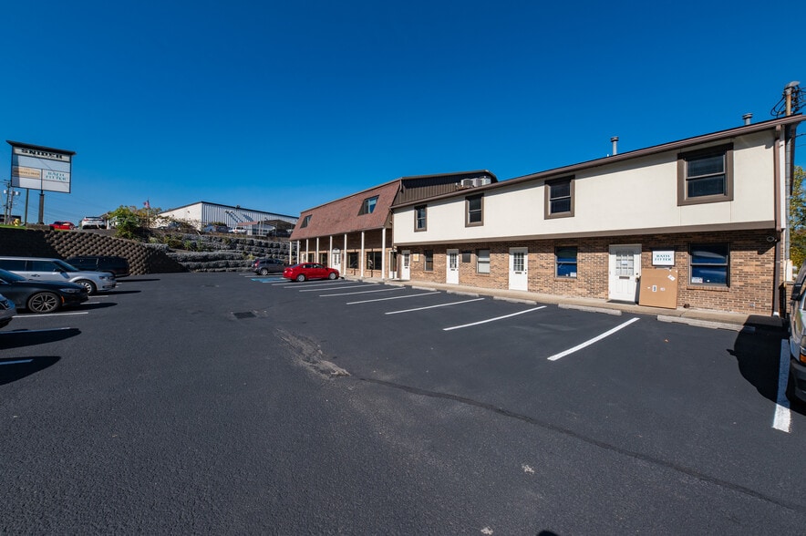 193 Greenbag Rd, Morgantown, WV à louer - Photo du bâtiment - Image 3 de 9