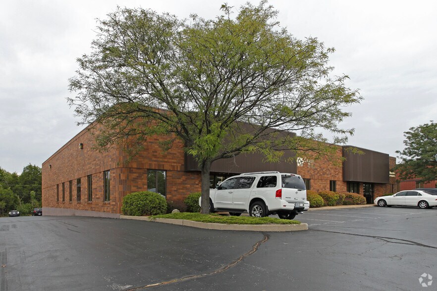 16149-16161 Westwoods Business Park, Ellisville, MO à vendre - Photo du bâtiment - Image 3 de 5