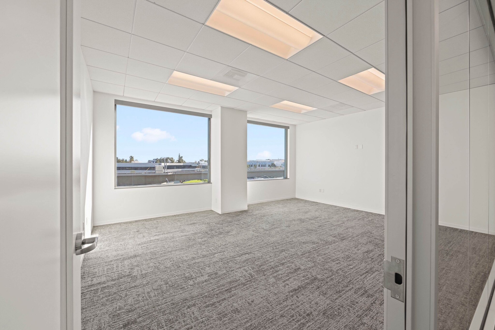 4270 Executive Sq, La Jolla, CA for lease Interior Photo- Image 1 of 2