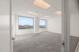 4270 Executive Sq, La Jolla, CA for lease Interior Photo- Image 1 of 2