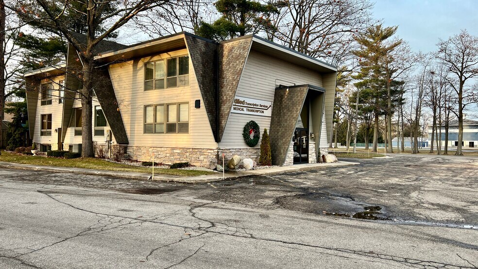 2604 Sunnyside Dr, Cadillac, MI à vendre - Photo du bâtiment - Image 2 de 57