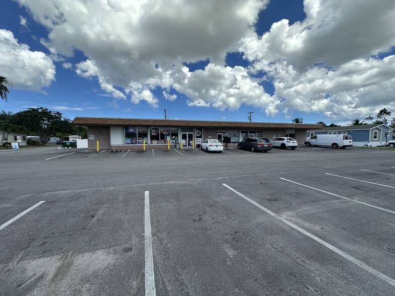 2230-2246 Haverhill Rd N, West Palm Beach, FL for lease - Building Photo - Image 2 of 23