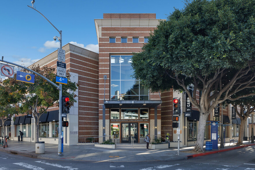 402 Santa Monica Blvd, Santa Monica, CA for lease - Building Photo - Image 1 of 16