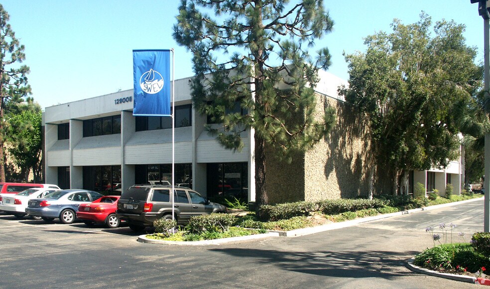 12900 Garden Grove Blvd, Garden Grove, CA à louer - Photo du bâtiment - Image 3 de 4