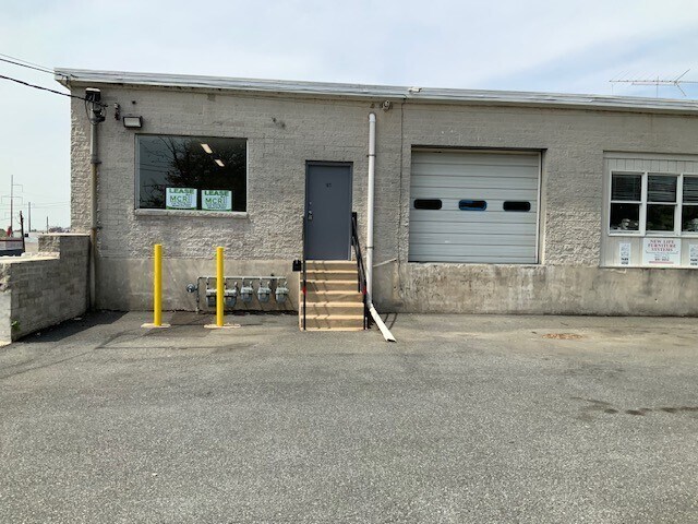 1677 E Ayre St, Newport, DE à louer - Photo du bâtiment - Image 2 de 8