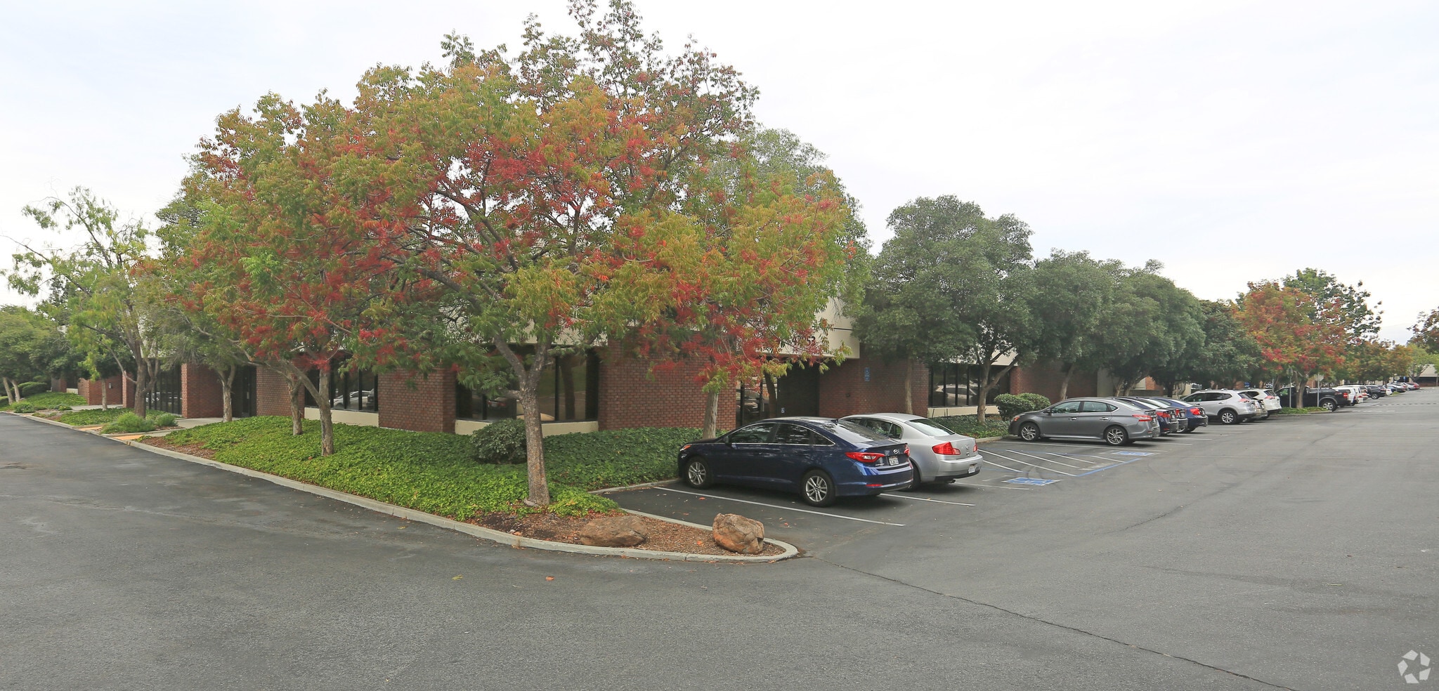 47811-47825 Warm Springs Blvd, Fremont, CA for lease Primary Photo- Image 1 of 4