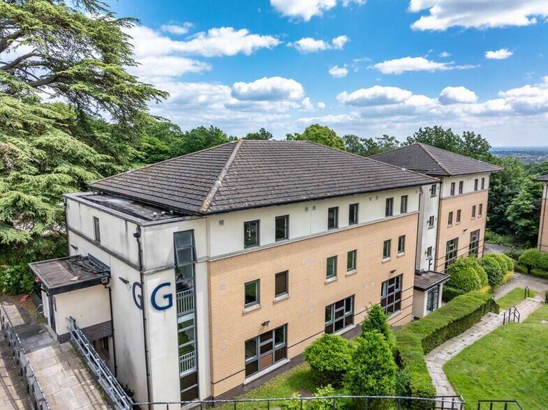 Coopers Hill Ln, Egham à vendre - Photo du bâtiment - Image 2 de 5
