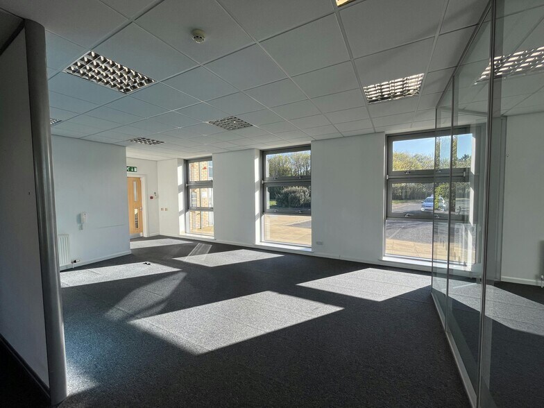 Towcester Rd, Towcester à louer - Photo du bâtiment - Image 3 de 22