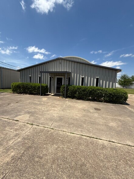 4803 Hazel Jones Rd, Bossier City, LA à louer - Photo du bâtiment - Image 2 de 12