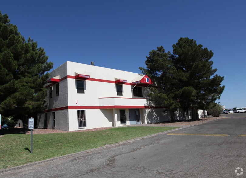 6501 Boeing Dr, El Paso, TX à louer - Photo du bâtiment - Image 2 de 6