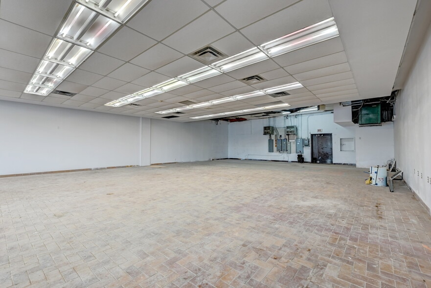 100-120 Rue du Barry, Kirkland, QC à louer - Photo intérieure - Image 3 de 25