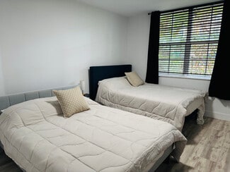 Plus de détails pour 19555 E Country Club Dr, Aventura, FL - Spécialité à vendre