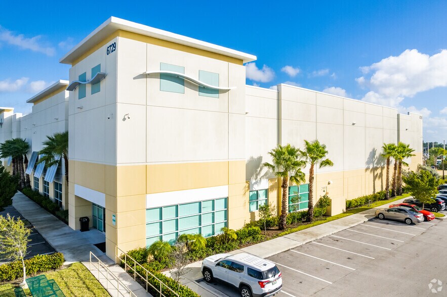 6729 Belvedere Rd, West Palm Beach, FL à louer - Photo du bâtiment - Image 1 de 4