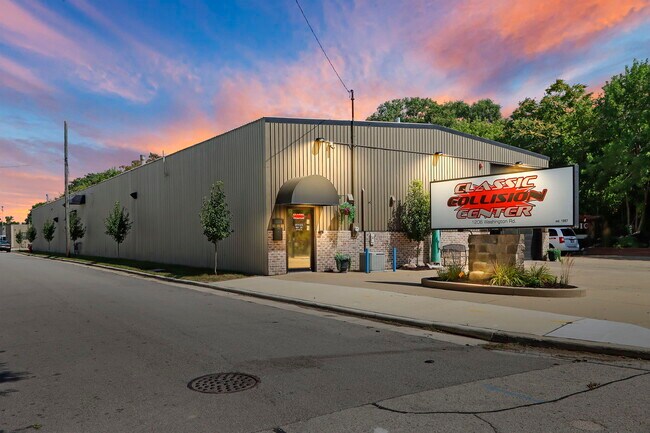 More details for 1206 Washington Rd, Kenosha, WI - Specialty for Sale