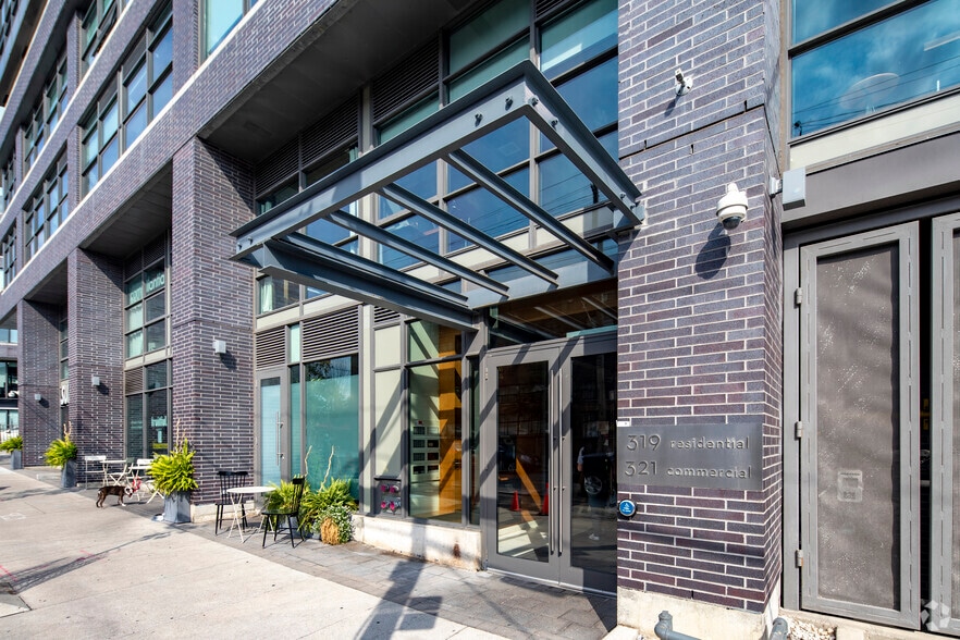 321 Carlaw Ave, Toronto, ON à vendre - Photo du bâtiment - Image 3 de 4