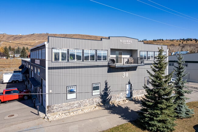 Plus de détails pour 30 Griffin Ind Pt, Cochrane, AB - Industriel à vendre