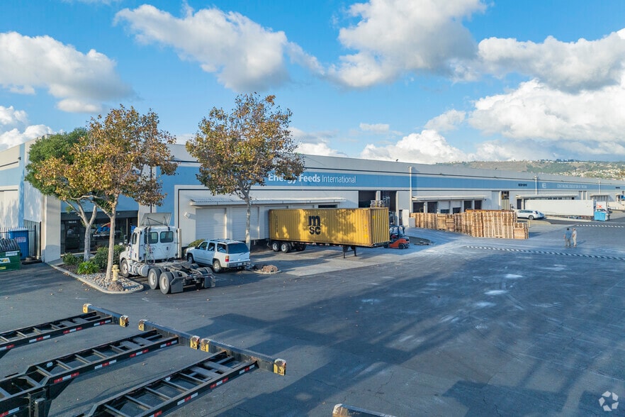 745 85th Ave, Oakland, CA for lease - Building Photo - Image 2 of 9