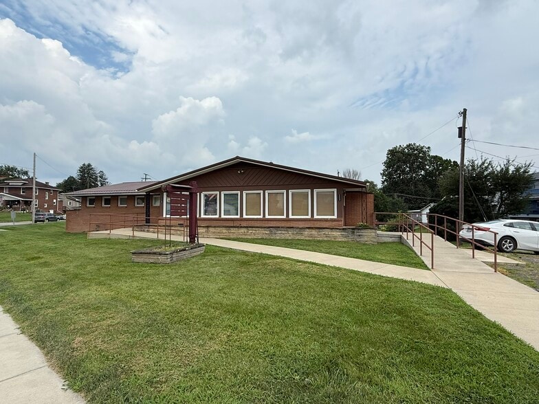 1117 Clark St, Cambridge, OH for sale - Primary Photo - Image 1 of 20