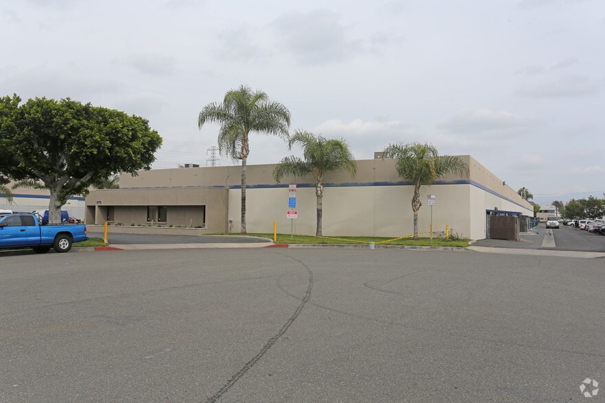 1440-1472 N Batavia St, Orange, CA for lease - Building Photo - Image 3 of 6