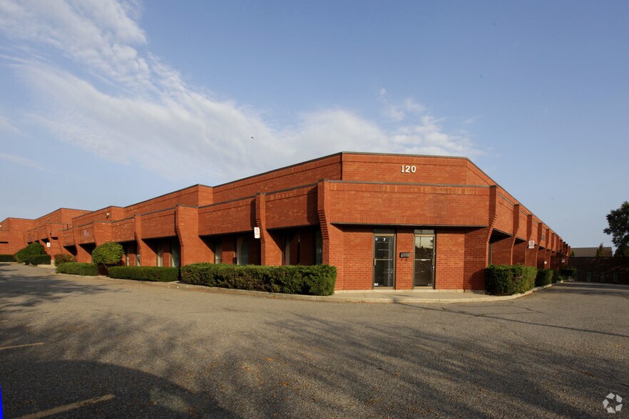 120 Watline Ave, Mississauga, ON à louer - Photo principale - Image 1 de 5