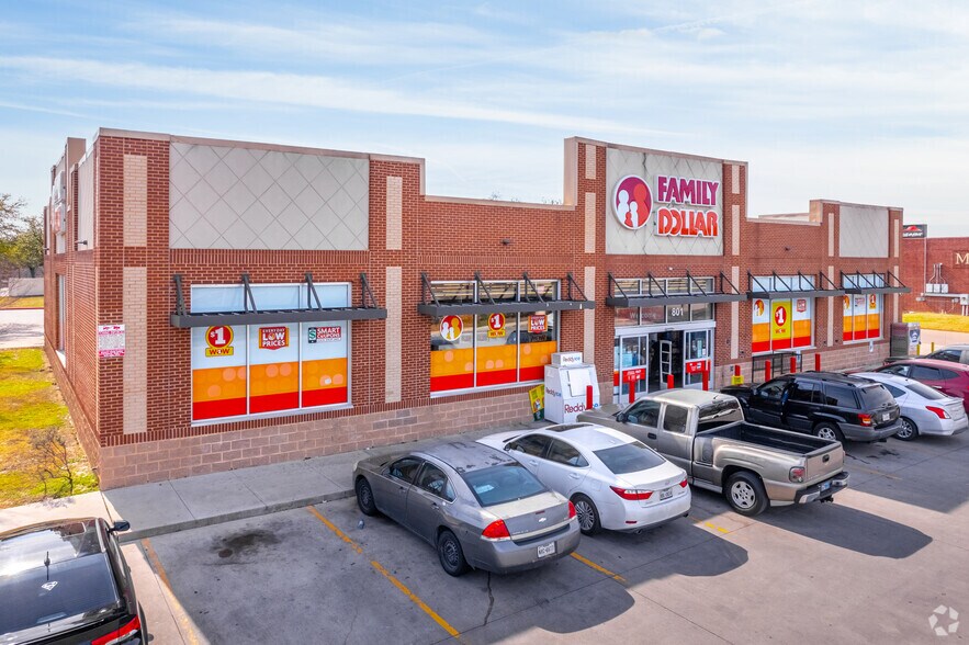 909 Gross Rd, Mesquite, TX à louer - Photo du bâtiment - Image 3 de 4