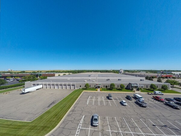 2300 Hwy 13 W, Burnsville, MN à louer - Photo du bâtiment - Image 3 de 4