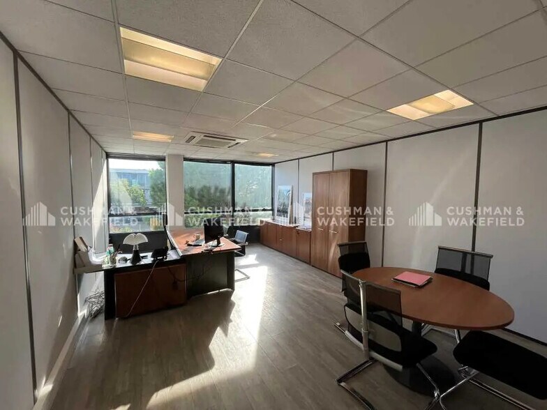 11-13 Avenue Andre Roussin, Marseille for lease - Building Photo - Image 2 of 22