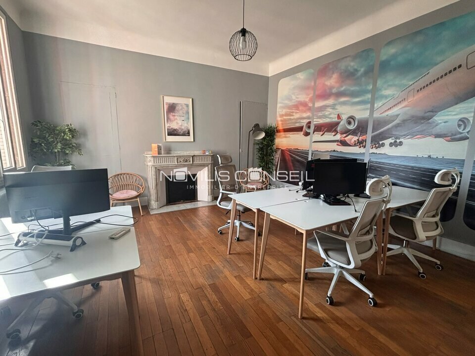 Office in Toulouse for lease Interior Photo- Image 1 of 12