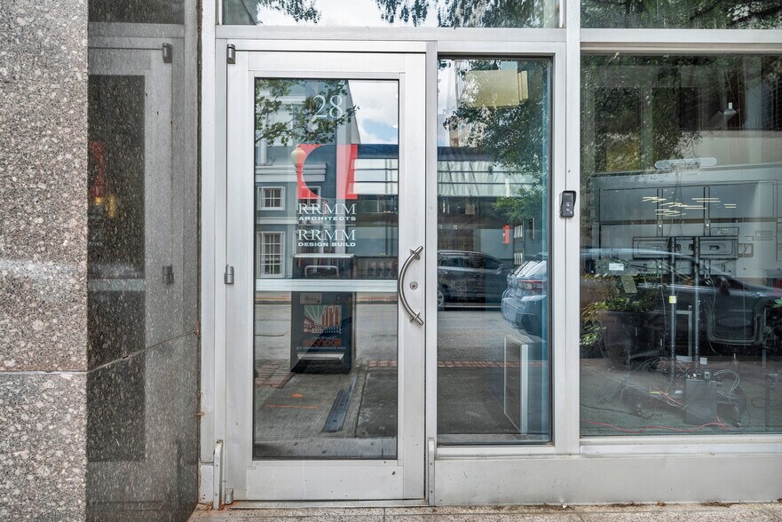 28 Church Ave SW, Roanoke, VA à vendre - Photo du bâtiment - Image 2 de 8