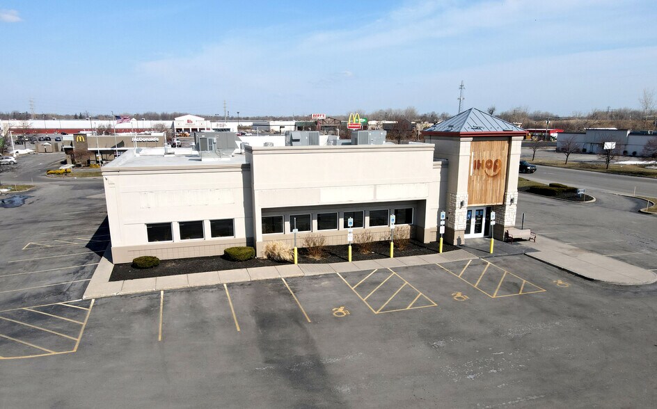 400 Jay Scutti Blvd, Rochester, NY for lease - Building Photo - Image 2 of 16