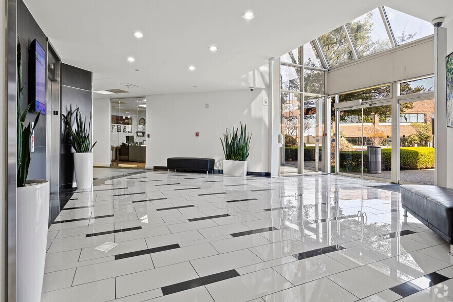 4001 Airport Fwy, Bedford, TX à louer - Hall d’entrée - Image 3 de 18