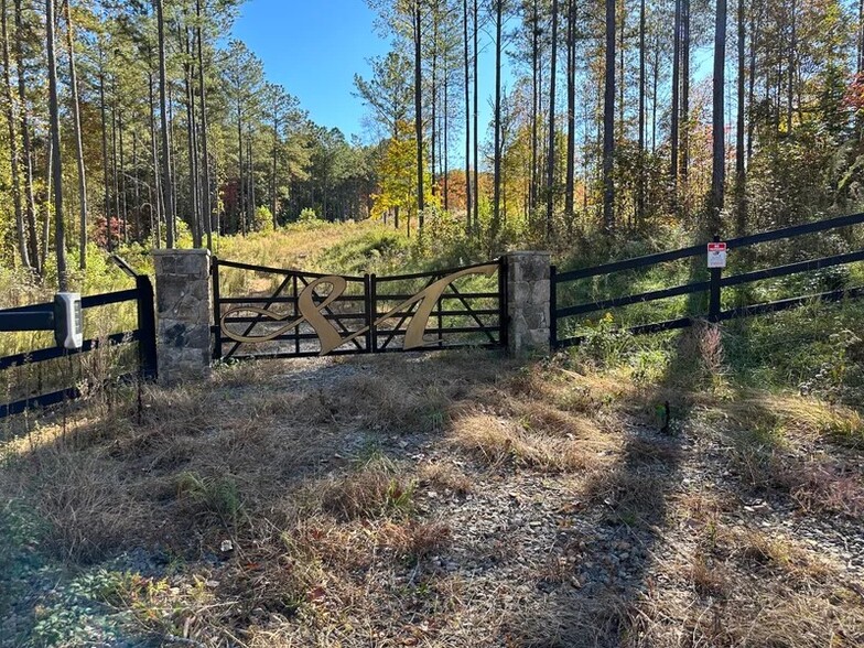 6958 Georgia 38, Ellijay, GA for sale - Primary Photo - Image 1 of 37