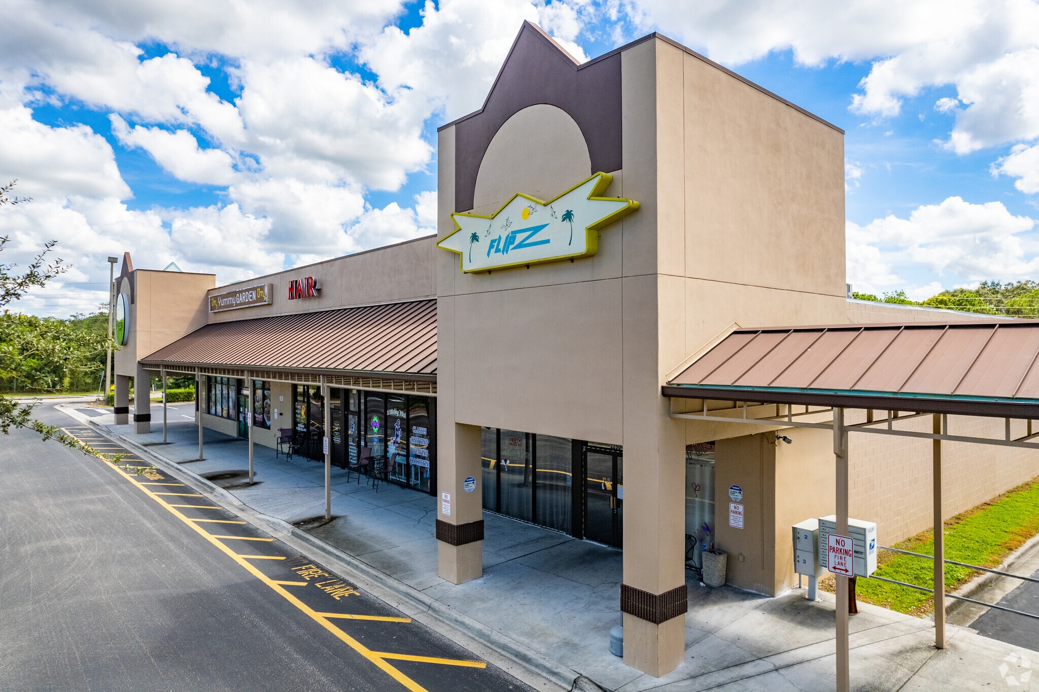 2260-2292 Commercial Way, Spring Hill, FL for lease Primary Photo- Image 1 of 3
