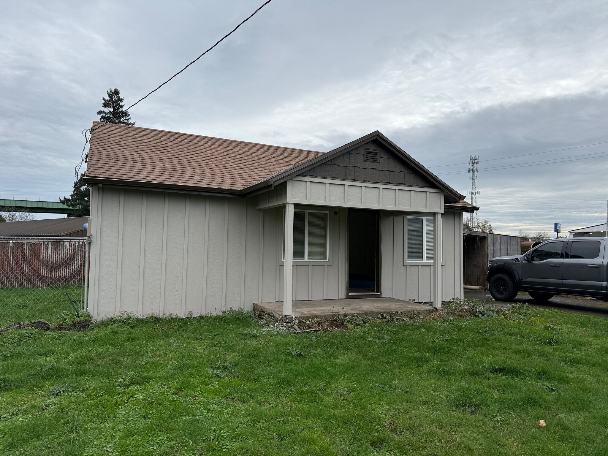 490 N Pine St, Canby, OR for lease Primary Photo- Image 1 of 17