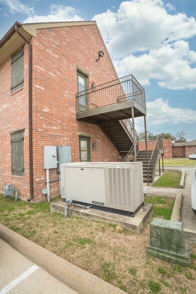 1773 Ryan St, Lake Charles, LA à vendre - Photo du bâtiment - Image 3 de 13