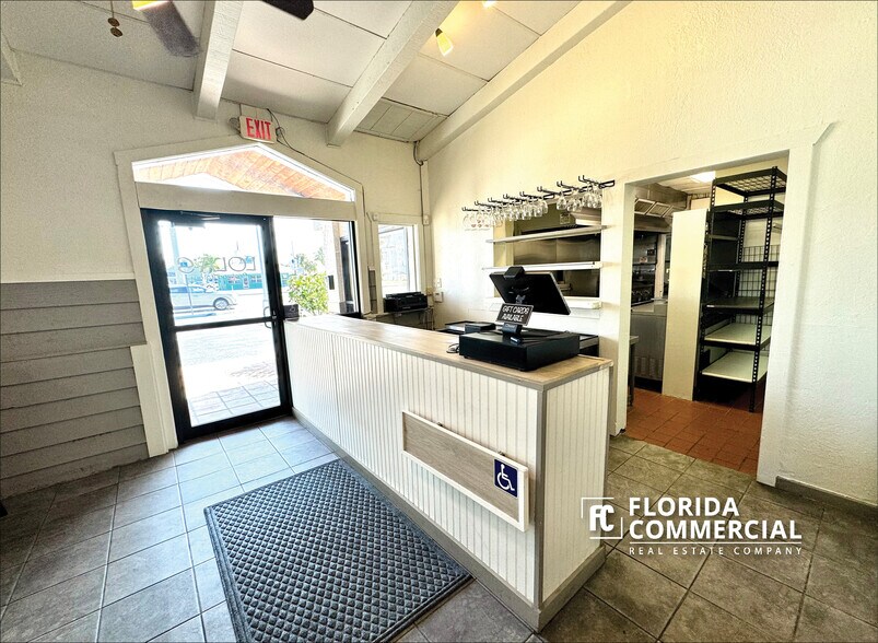 300 SW Federal Hwy, Stuart, FL à vendre - Photo intérieure - Image 2 de 28