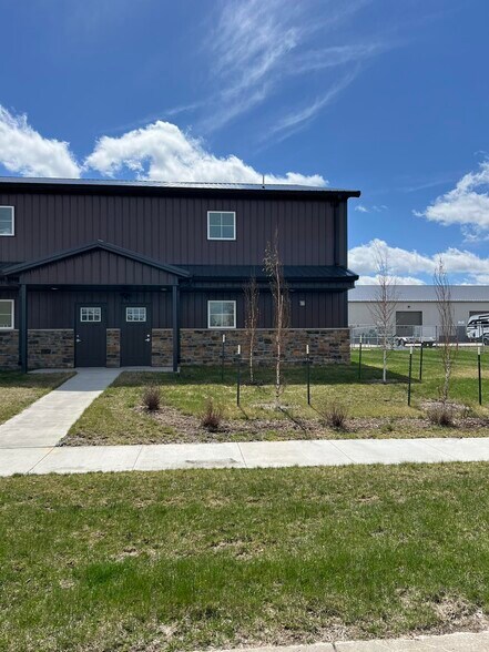 5136 50th Ave S, Fargo, ND à vendre - Photo du bâtiment - Image 2 de 2