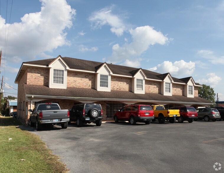 2210 N Frazier St, Conroe, TX à louer - Photo du bâtiment - Image 1 de 9