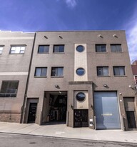 Warehouse + Office/flex Space For Lease - Entrepôt