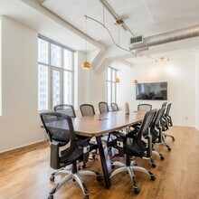 372 Bay St, Toronto, ON à louer Photo intérieure- Image 2 de 4