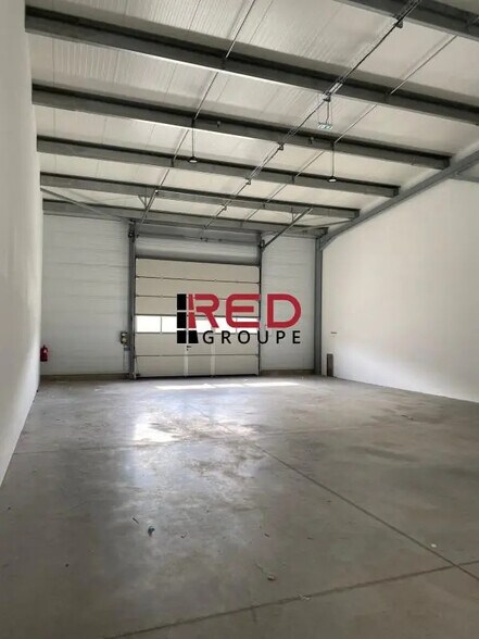 Industrial in Rousset for lease - Building Photo - Image 3 of 6