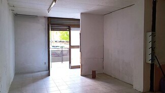 Plus de détails pour Multi-résidentiel à vendre